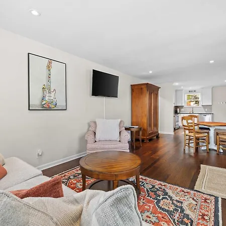 Area 3br With Yard And Workspace Holiday home