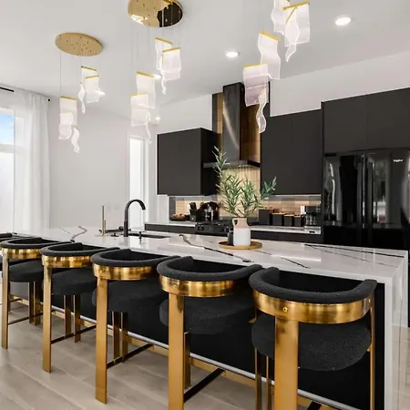 Luxury Living At Velvet And Vinyl Rooftop 6 Beds *