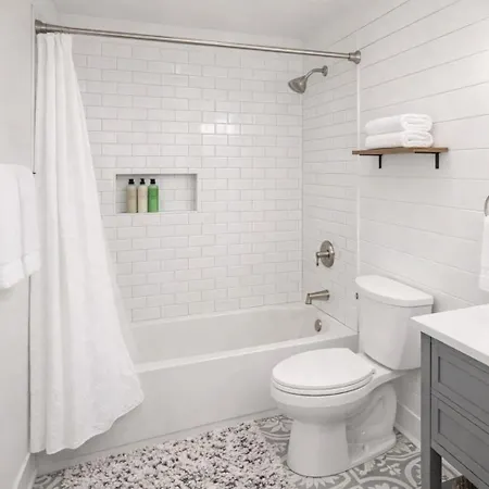 1947 Rustic Farmhouse. East Nash. Mins To Broadway *