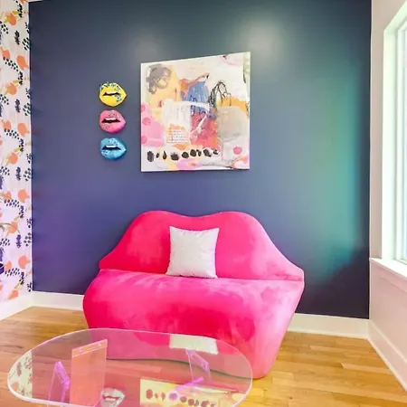 Funk House. Mins To Broadway. Parking Holiday home *