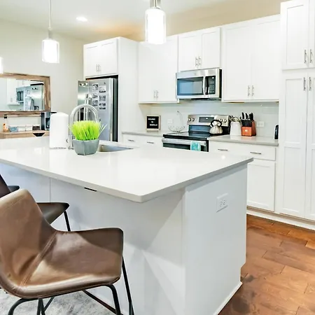 Modern Skyline-view Townhome For Groups Up To 8 Nashville