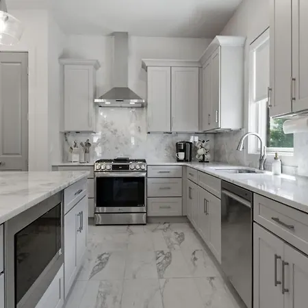 Walk To Germantown Game Minutes To Broadway Holiday home *