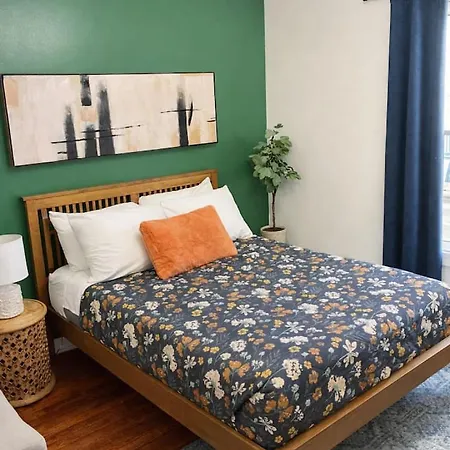 Holiday home 1947 Rustic Farmhouse. East Nash. Mins To Broadway Nashville