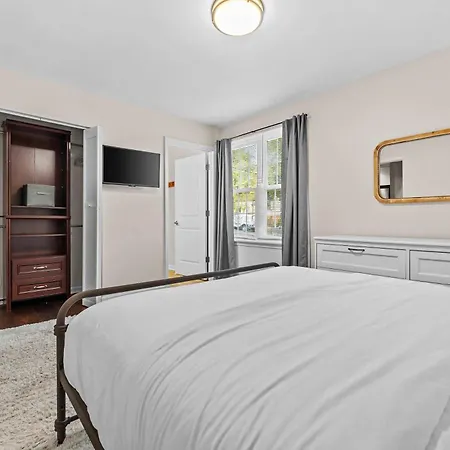 Area 3br With Yard And Workspace Holiday home