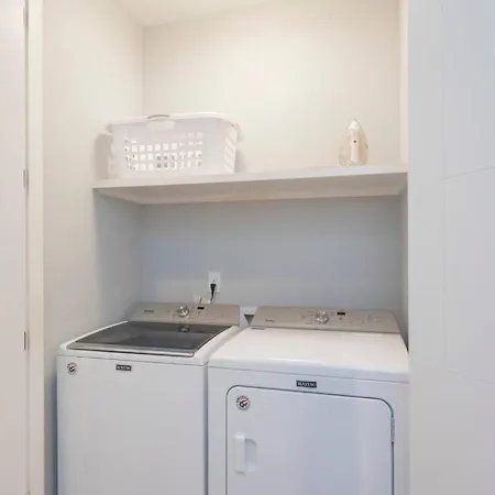 Holiday home Downtown Modern, Rooftop Patio, Vanderbilt, 8 Beds *