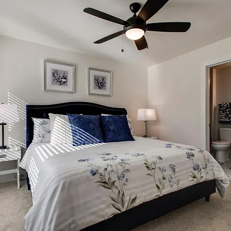 Luxury Three Bedroom Townhouse Near Airport