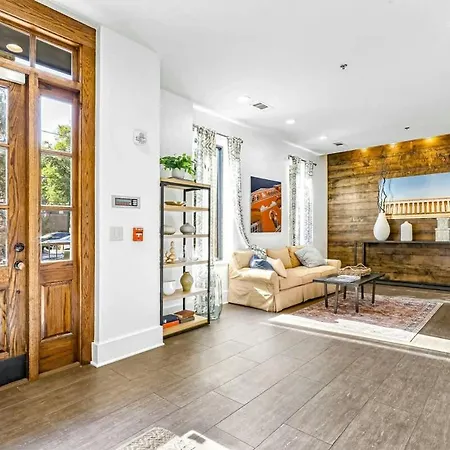 West End Retreat Near Vanderbilt & Park Holiday home
