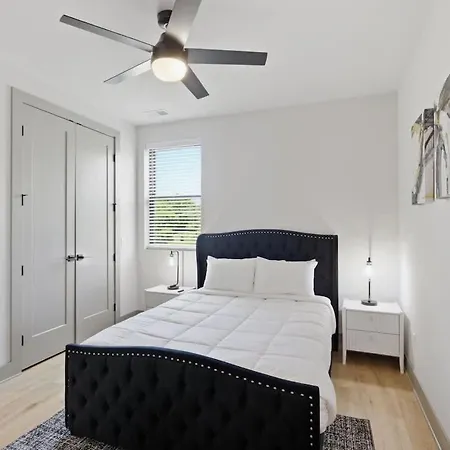 Executive Mid Term - Office And Garage * Nashville