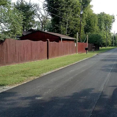 Beautiful Waterfront Vacation Close To Opryland In Nashville, Tennessee *
