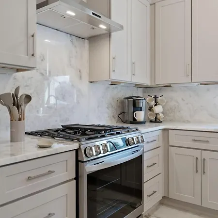 Walk To Germantown Game Minutes To Broadway Holiday home