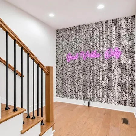 Holiday home 2 Rooftop Homes - Sleeps 24 - Near Geodis Park Nashville