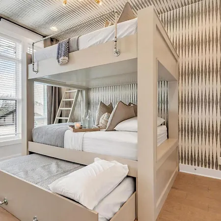 Holiday home Pet-friendly House Sleeps 12 Near Geodis Park