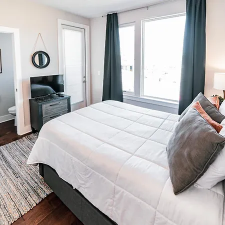 Holiday home Modern Skyline-view Townhome For Groups Up To 8