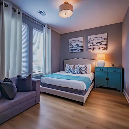 Beautiful Modern Townhome In For Groups & Families *