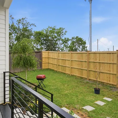 Elevated Luxury Skyline Views Near Broadway Holiday home Nashville