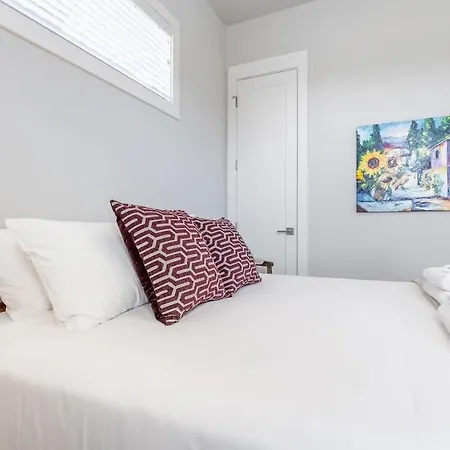 4br East - Walk To Bars & Restaurants