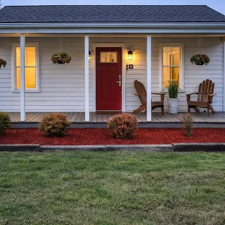 1947 Rustic Farmhouse. East Nash. Mins To Broadway
