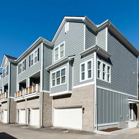 Luxury Three Bedroom Townhouse Near Airport Holiday home *