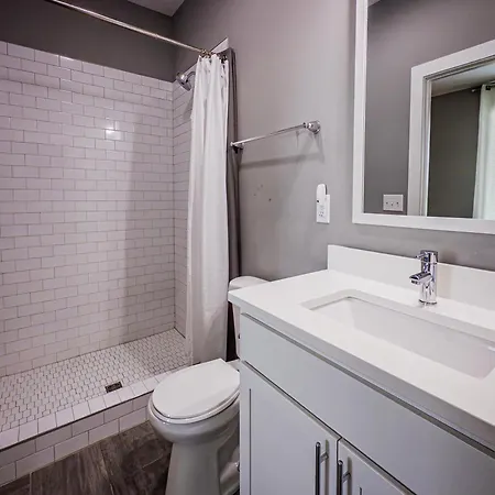 Beautiful Modern Townhome In For Groups & Families Holiday home