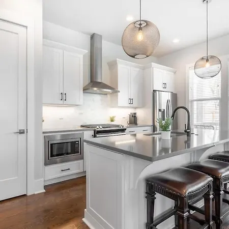 Holiday home 4br East - Walk To Bars & Restaurants *