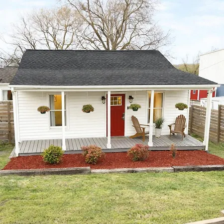 1947 Rustic Farmhouse. East Nash. Mins To Broadway *