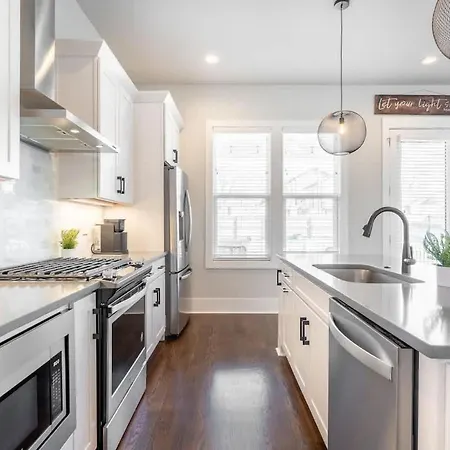 4br East - Walk To Bars & Restaurants Holiday home