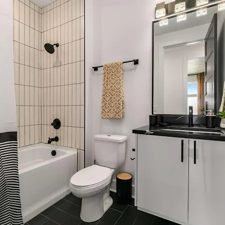 Luxury Living At Velvet And Vinyl Rooftop 6 Beds