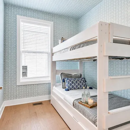 Pet-friendly House Sleeps 12 Near Geodis Park *
