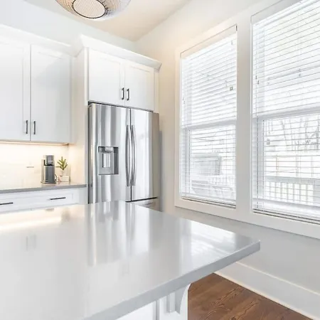 4br East - Walk To Bars & Restaurants