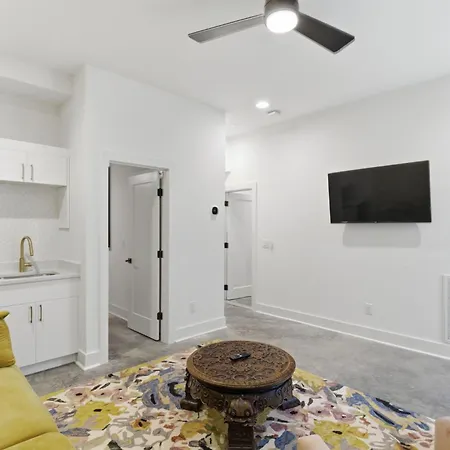 Holiday home Elevated Luxury Skyline Views Near Broadway