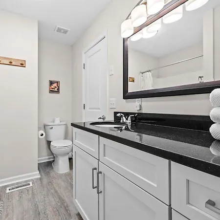 Holiday home Area 3br With Yard And Workspace *
