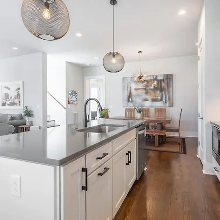 4br East - Walk To Bars & Restaurants Holiday home *