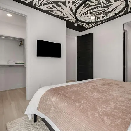 Holiday home Luxury Living At Velvet And Vinyl Rooftop 6 Beds *