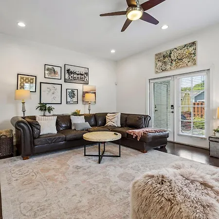 Holiday home Spacious Townhouse W Exclusive Backyard Nashville