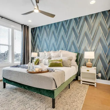 Pet-friendly House Sleeps 12 Near Geodis Park *