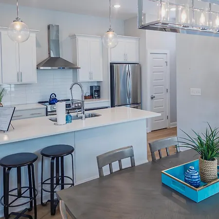 Beautiful Modern Townhome In For Groups & Families