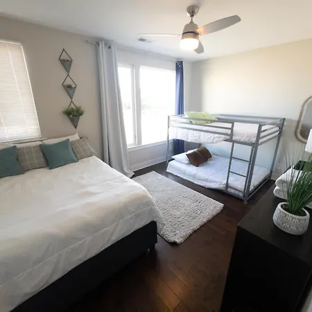 Modern Skyline-view Townhome For Groups Up To 8 Nashville