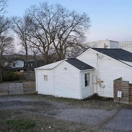 Holiday home 1947 Rustic Farmhouse. East Nash. Mins To Broadway *