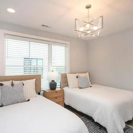 Downtown Modern, Rooftop Patio, Vanderbilt, 8 Beds * Nashville