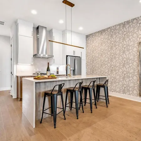 2 Rooftop Homes - Sleeps 24 - Near Geodis Park Holiday home Nashville