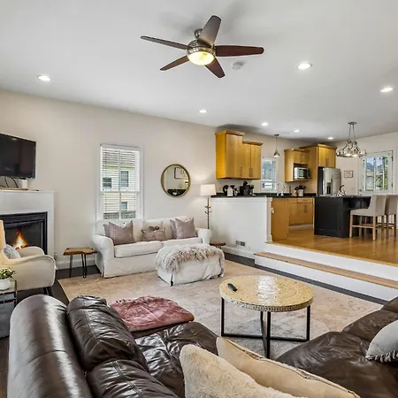 Holiday home Spacious Townhouse W Exclusive Backyard