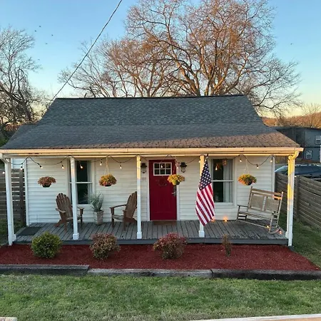 1947 Rustic Farmhouse. East Nash. Mins To Broadway * Nashville