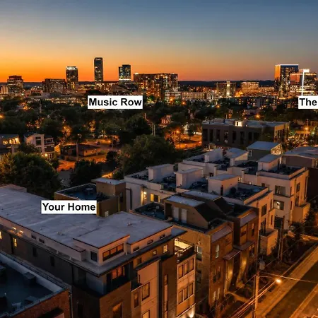 Neon Balcony House - Sleeps 12 Near Broadway * Nashville