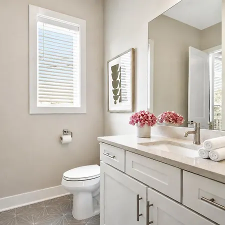 Holiday home Rooftop Deck Townhome Sleeps 12 Near Geodis Park Nashville