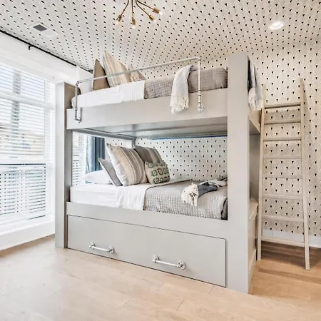 Holiday home 2 Rooftop Homes - Sleeps 24 - Near Geodis Park