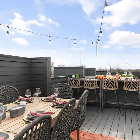 The Hubb House - Relaxing Rooftop Hot Tub * Nashville