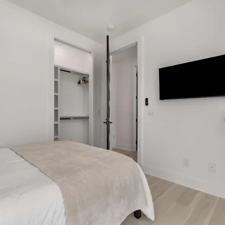 Luxury Living At Velvet And Vinyl Rooftop 6 Beds Holiday home Nashville