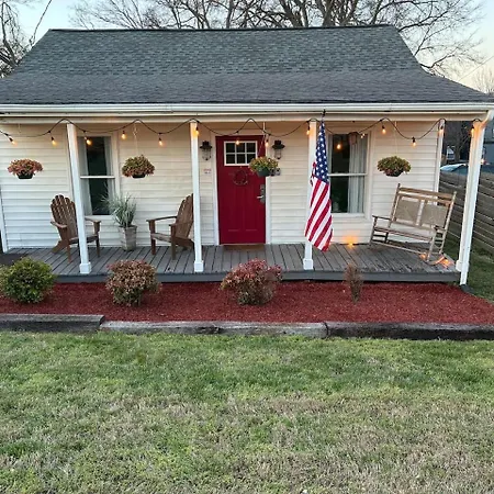 Holiday home 1947 Rustic Farmhouse. East Nash. Mins To Broadway
