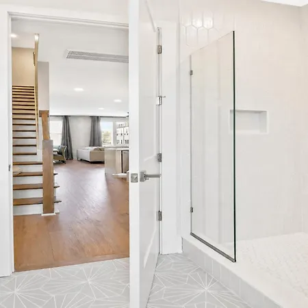 Rooftop Deck Townhome Sleeps 12 Near Geodis Park Holiday home *