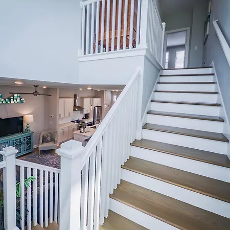 Beautiful Modern Townhome In For Groups & Families *